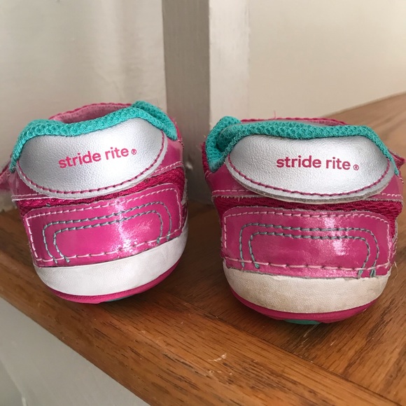SOLD 🌸 {6, Stride Rite} Velcro early walker shoes - Picture 3 of 6